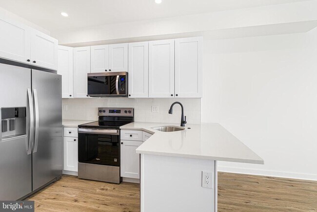 2350 Moore St in Philadelphia, PA - Building Photo - Building Photo