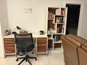 450 Paradise Isle Blvd in Hallandale Beach, FL - Building Photo - Building Photo