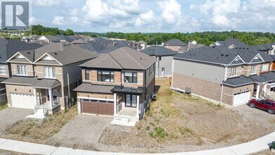 18 Heming St in Brant, ON - Building Photo - Building Photo