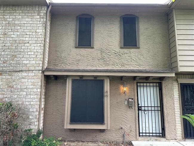 7310 Crownwest St in Houston, TX - Building Photo - Building Photo