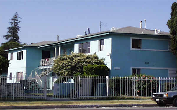 2103 E Alondra Blvd in Compton, CA - Building Photo