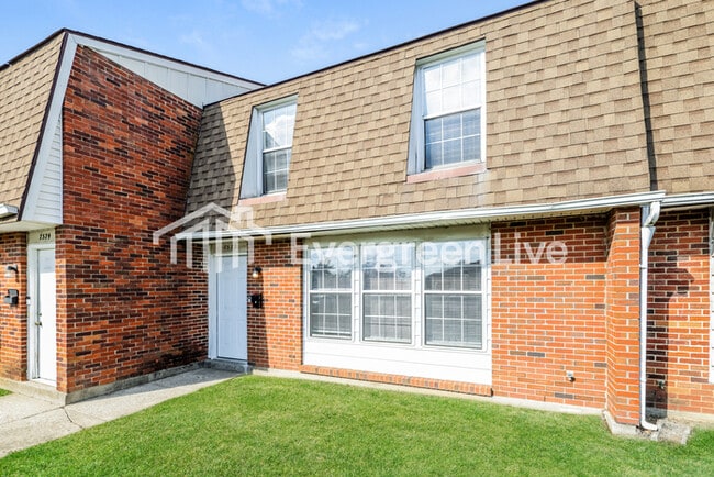 7572 Mt Hood in Dayton, OH - Building Photo - Building Photo