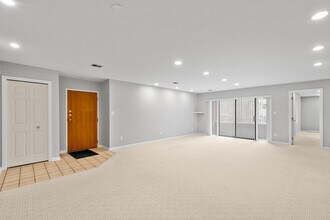 100 Denniston St, Unit 223 in Pittsburgh, PA - Foto de edificio - Building Photo