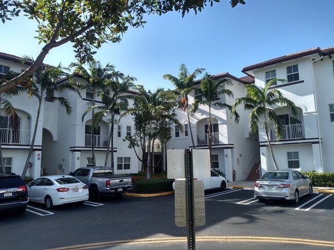 8620 NW 97th Ave, Unit 211 in Doral, FL - Building Photo - Building Photo