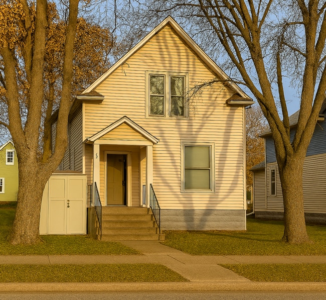 property at 2116 W Broadway Ave