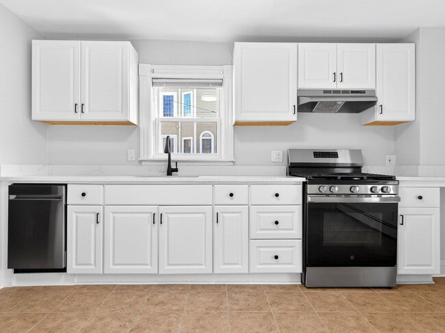 100 Woodstock St, Unit 1 in Somerville, MA - Foto de edificio - Building Photo