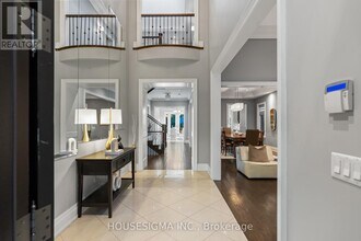1290 Lakebreeze Dr in Mississauga, ON - Building Photo - Building Photo