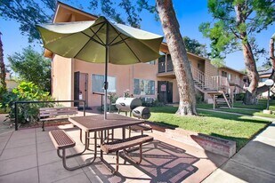 355 W 41st St in San Bernardino, CA - Building Photo