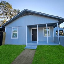 220 E Woodin Blvd in Dallas, TX - Building Photo