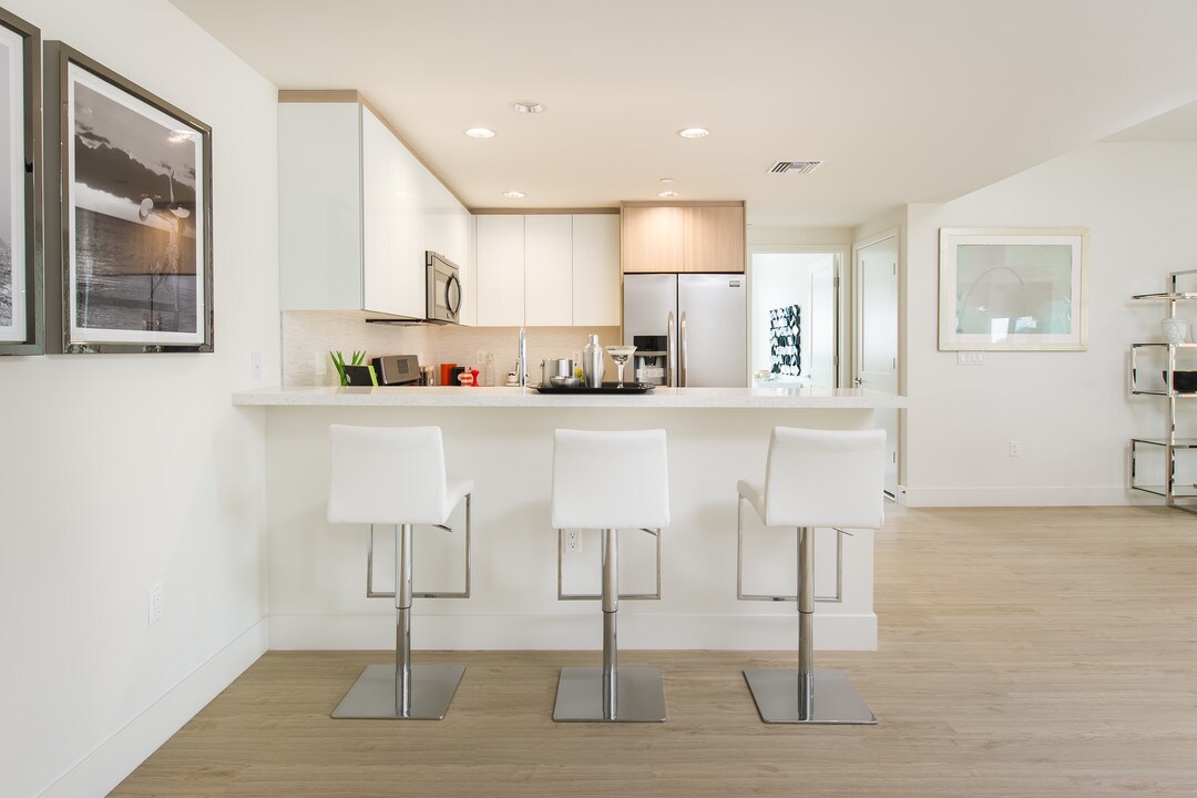 Empire at Bellagio in Los Angeles, CA - Building Photo