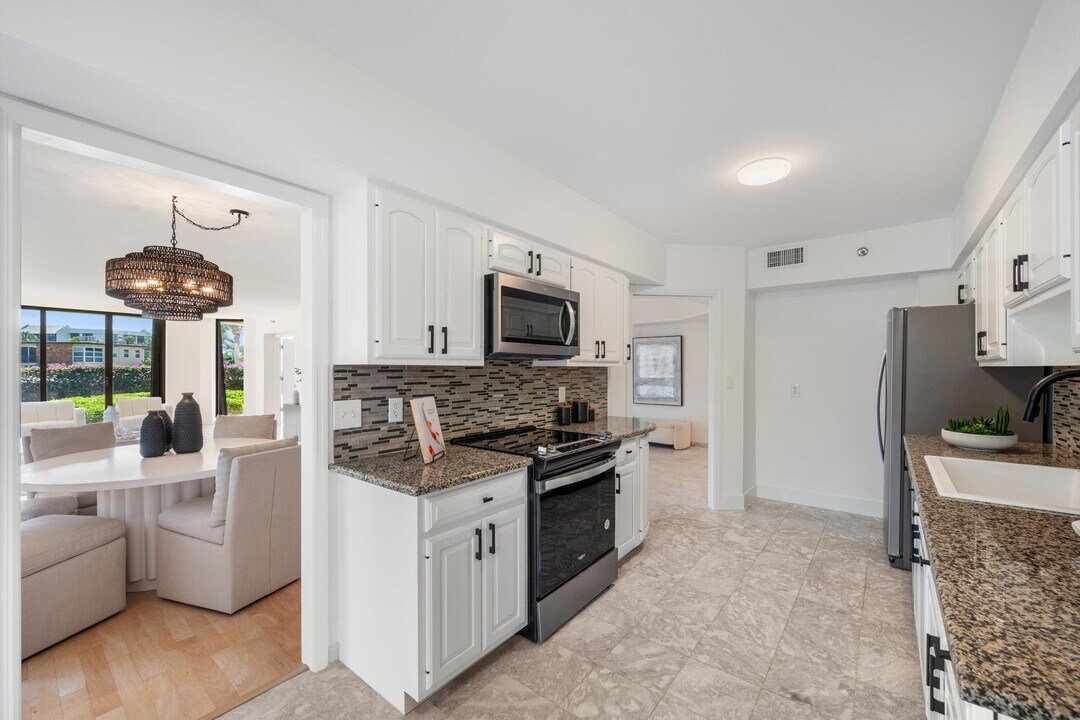 1401 S Ocean Blvd in Boca Raton, FL - Building Photo