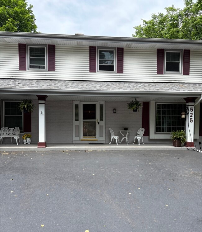 property at 525 Forest Ct