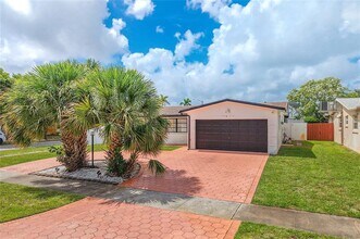5400 W Park Rd in Hollywood, FL - Building Photo - Building Photo