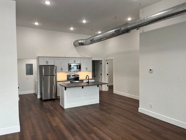 174 Park Ave, Unit 2 in Amherst, OH - Foto de edificio - Building Photo