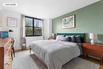 200 E 90th St in New York, NY - Building Photo - Building Photo