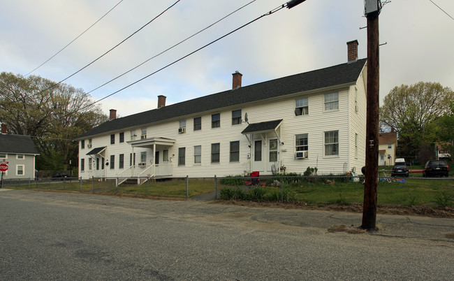 26-36 B St in Whitinsville, MA - Foto de edificio - Building Photo