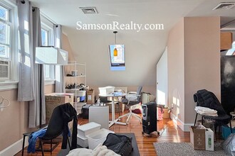 135 Glenwood Ave, Unit 2 in Pawtucket, RI - Building Photo - Building Photo