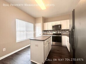 10076 Treeside Ln in Matthews, NC - Building Photo - Building Photo