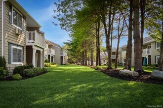 299 Cassa Loop in Holtsville, NY - Building Photo - Building Photo