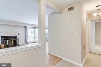2429 S Walter Reed Dr in Arlington, VA - Building Photo - Building Photo