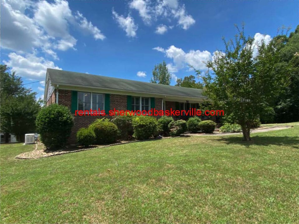 1290 Tuckers Rd in Keysville, VA - Building Photo