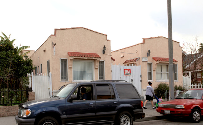 1222 E 10th St in Long Beach, CA - Foto de edificio - Building Photo