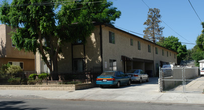 24943 Walnut St in Newhall, CA - Building Photo - Building Photo