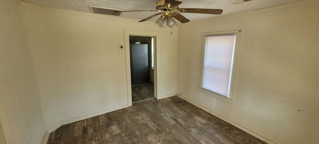 712 S Kirkman St in Liberty, NC - Building Photo - Building Photo