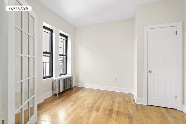 145 Borinquen Pl in Brooklyn, NY - Building Photo - Building Photo