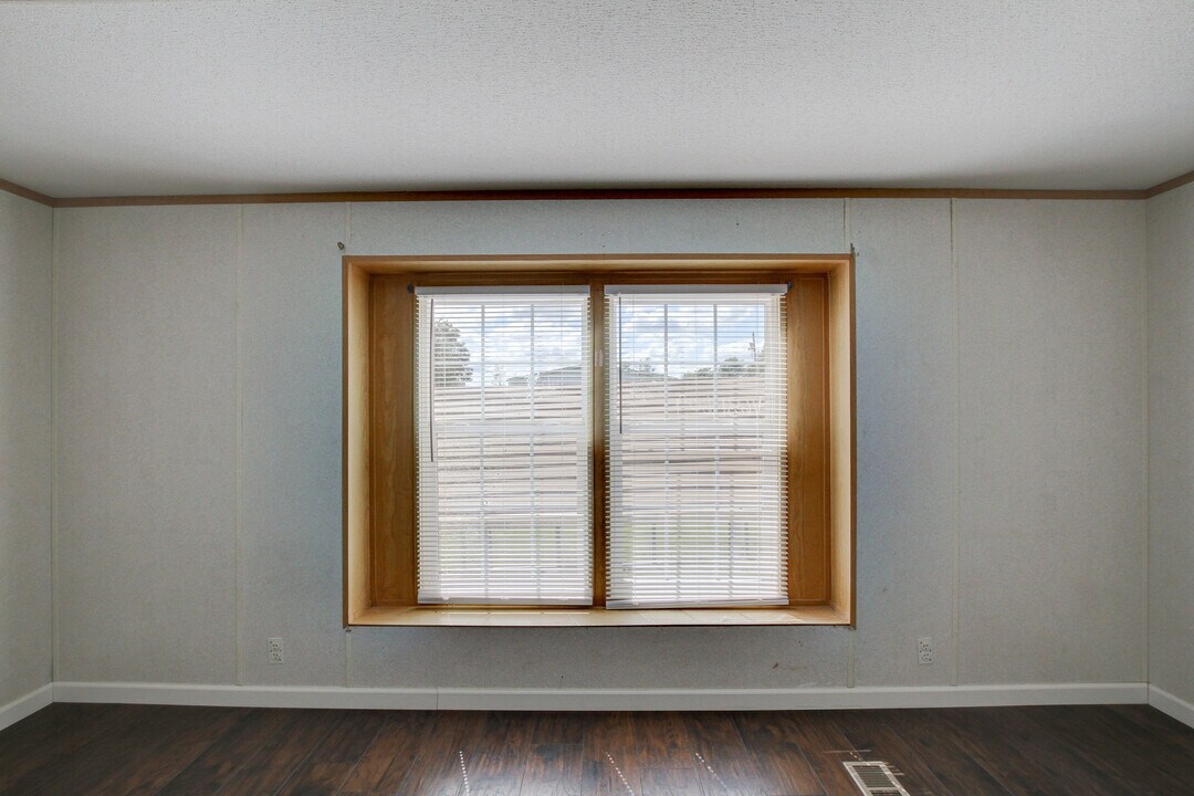 295 Seays Rd in Trenton, KY - Building Photo