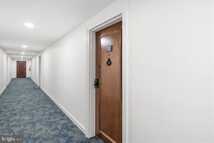 380 Broadview Ave in Warrenton, VA - Building Photo