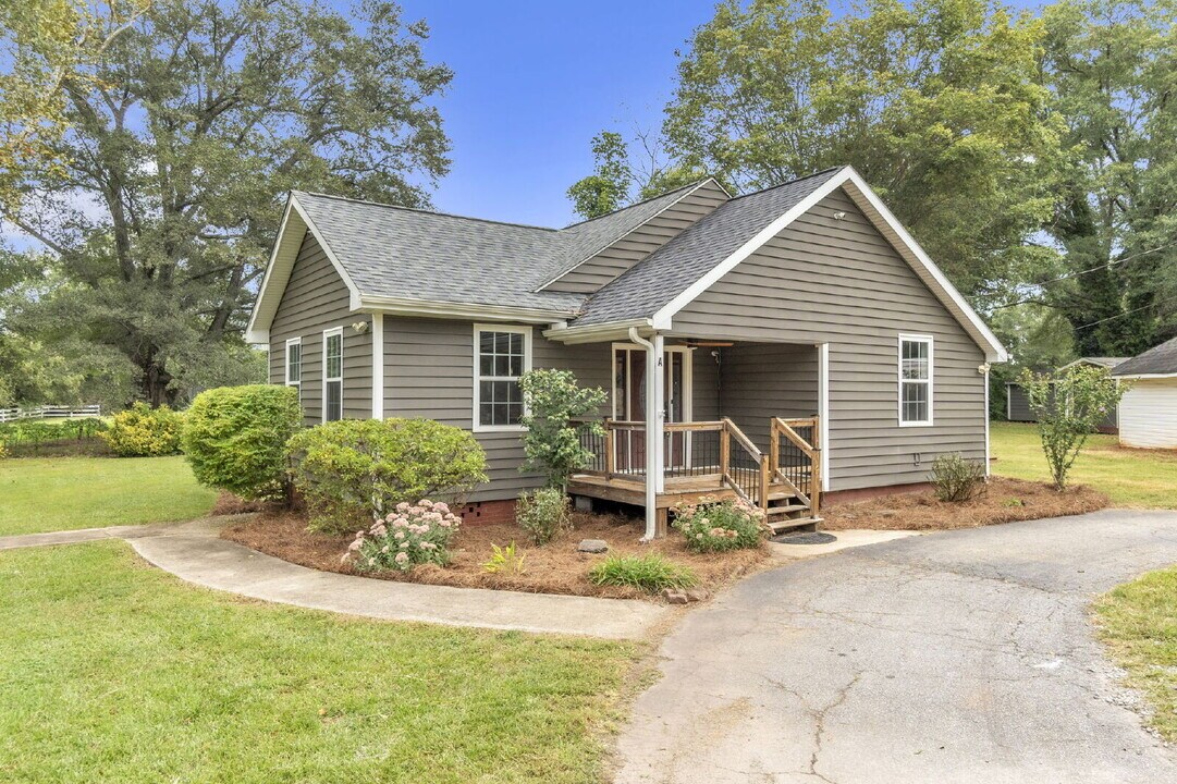 4285 Jordan Rd in Greer, SC - Building Photo