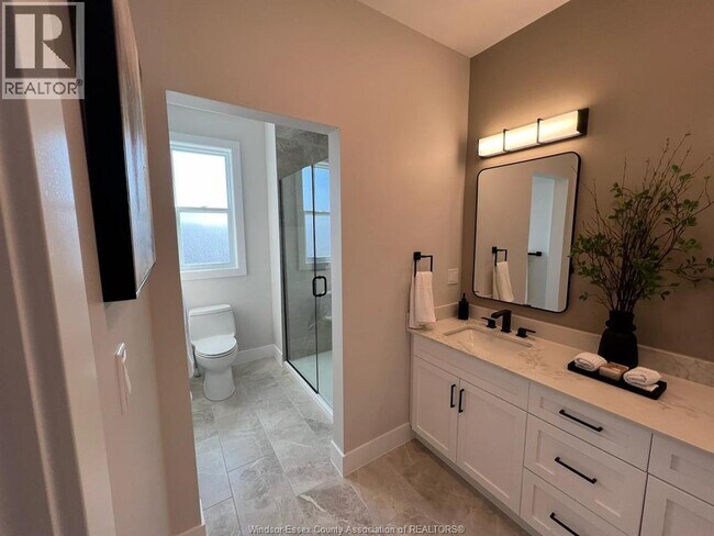 2380 Dominion Blvd in Windsor, ON - Building Photo - Building Photo