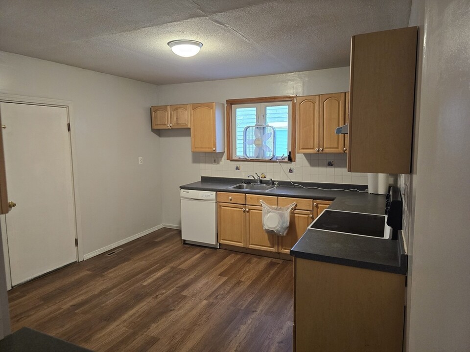 9 Arcola St, Unit 2 BED VERy CLEAN in Boston, MA - Building Photo