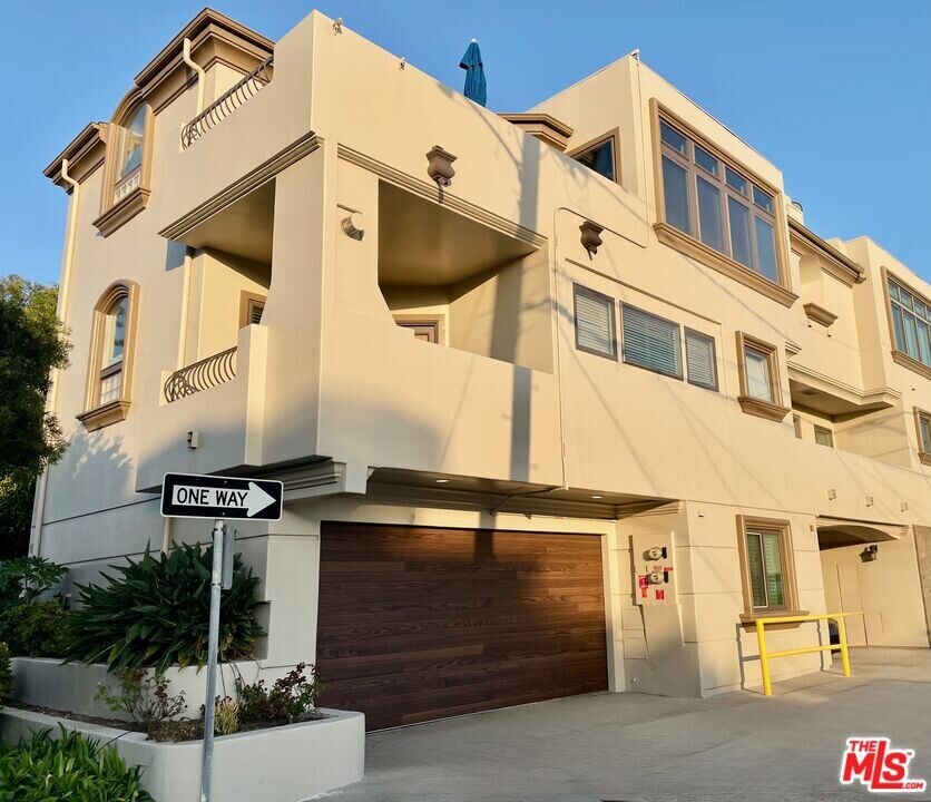 316 13th St in Manhattan Beach, CA - Building Photo