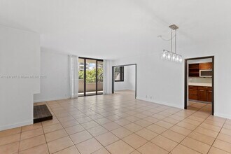 161 Crandon Blvd in Key Biscayne, FL - Building Photo - Building Photo