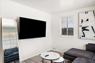 639 W Pepper Pl in Mesa, AZ - Building Photo