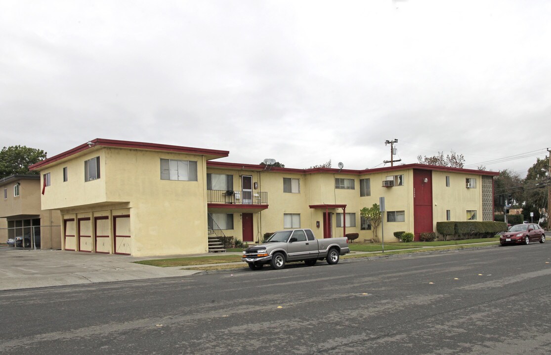 37409 Cherry St in Newark, CA - Foto de edificio