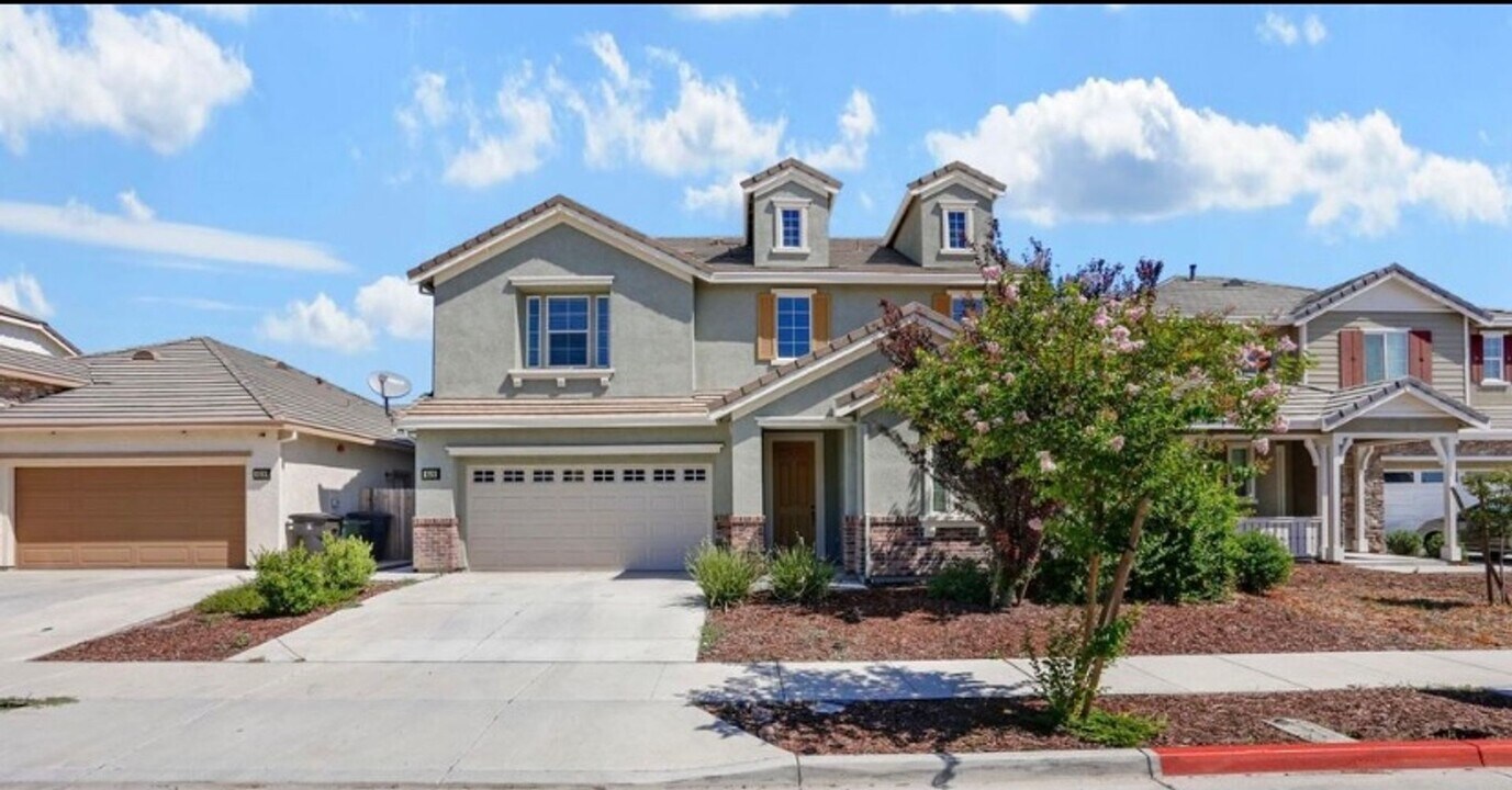 649 Perino Ln in Tracy, CA - Building Photo