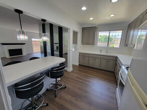 6732 E Los Arcos St in Long Beach, CA - Building Photo - Building Photo