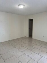 9651 Sunset Strip in Sunrise, FL - Foto de edificio - Building Photo