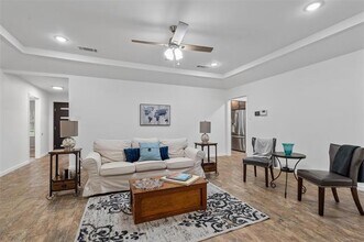 904 Meadowlark Ln in Granbury, TX - Building Photo - Building Photo