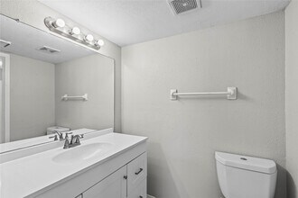 2202 16th Ave N in Texas City, TX - Building Photo - Building Photo