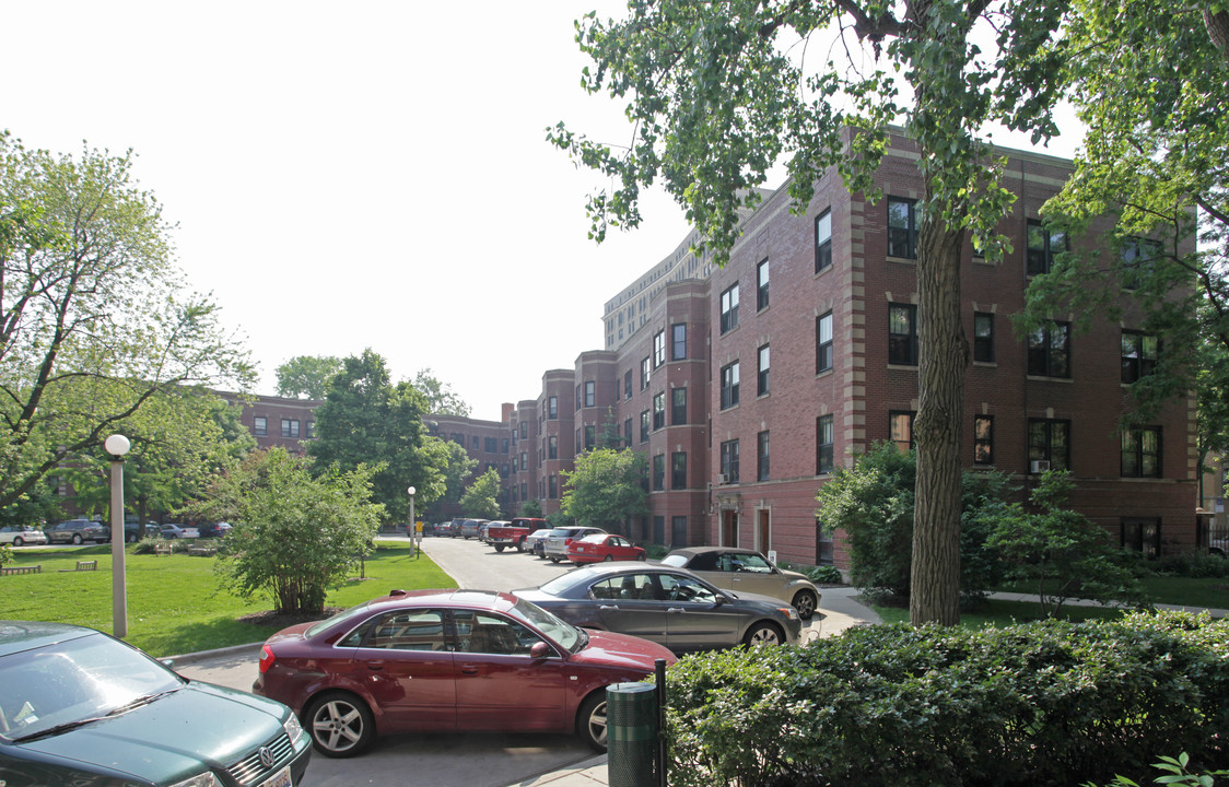 East View Park in Chicago, IL - Building Photo