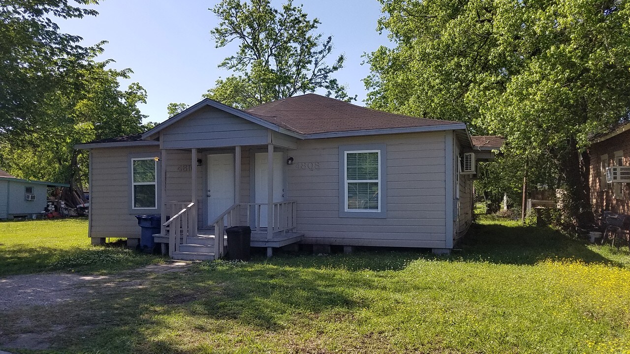 4808 35th St in Dickinson, TX - Building Photo