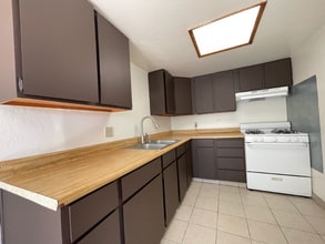 240 Holly St in Vallejo, CA - Building Photo - Building Photo