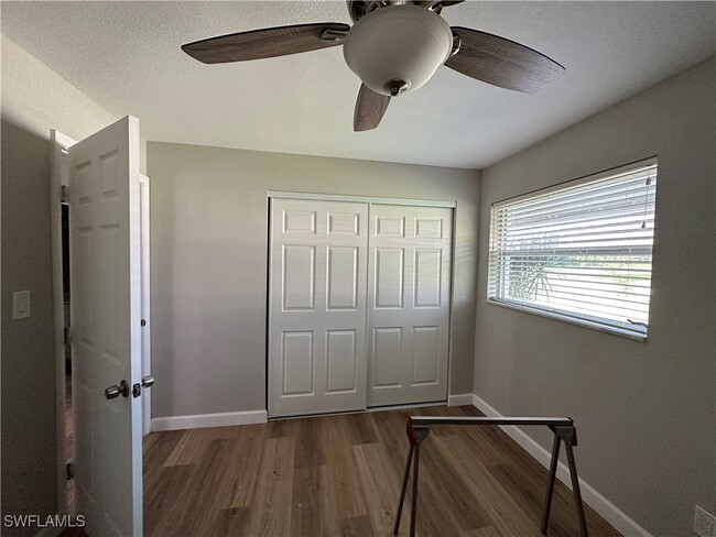 2250-2252 Violet Dr in Ft. Myers, FL - Foto de edificio - Building Photo