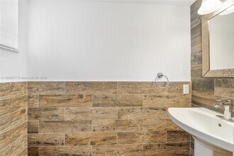 235 Antilla Ave in Coral Gables, FL - Building Photo - Building Photo