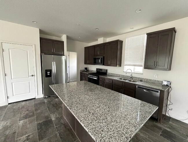 21358 Old Elsinore Rd in Perris, CA - Building Photo - Building Photo