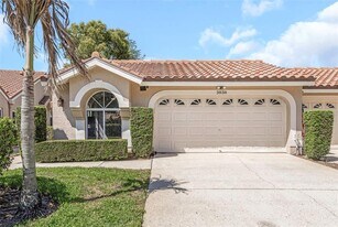 3838 Muirfield Ct in Palm Harbor, FL - Building Photo